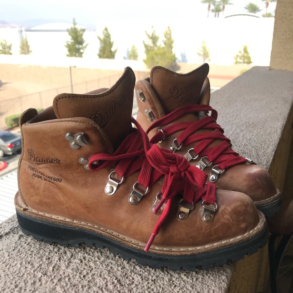 Danner Women’s Mountain Light Cascade Hiking Boots